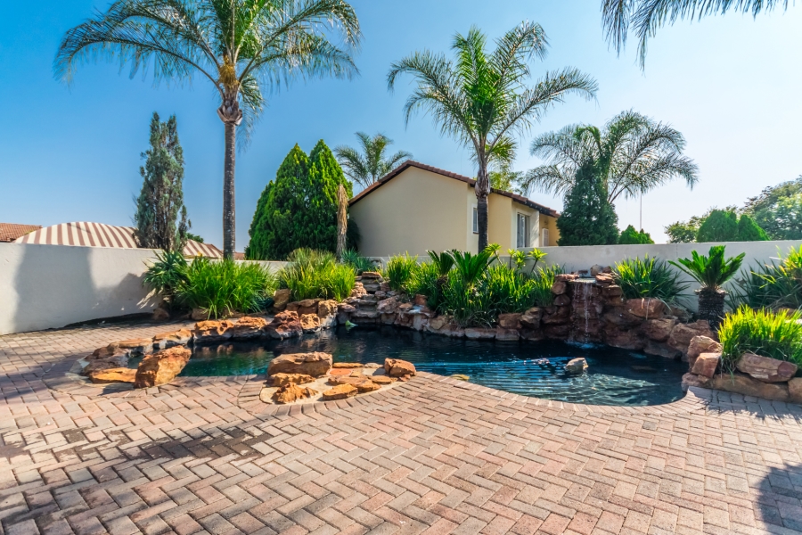 2 Bedroom Property for Sale in Lonehill Gauteng