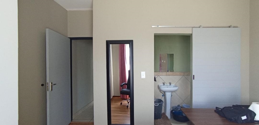 2 Bedroom Property for Sale in Glen Austin Gauteng