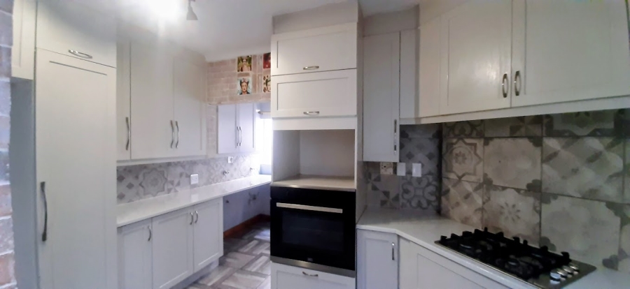 4 Bedroom Property for Sale in Glen Marais Gauteng