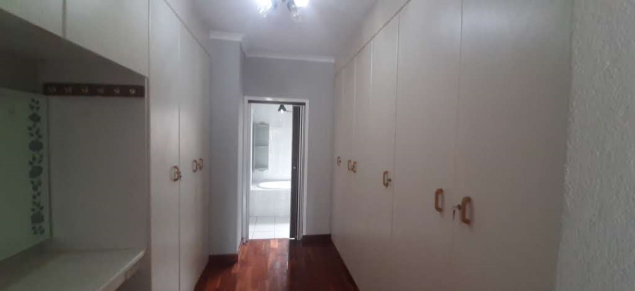 4 Bedroom Property for Sale in Glen Marais Gauteng