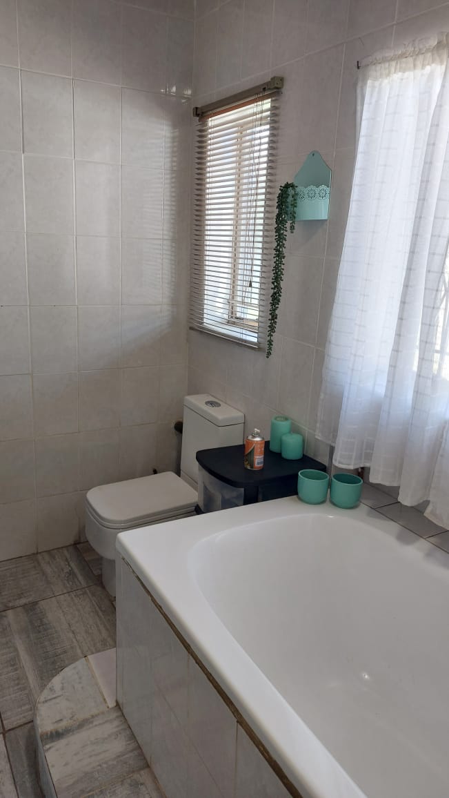 To Let 3 Bedroom Property for Rent in Dal Fouche Gauteng