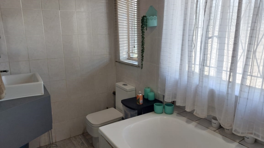 To Let 3 Bedroom Property for Rent in Dal Fouche Gauteng