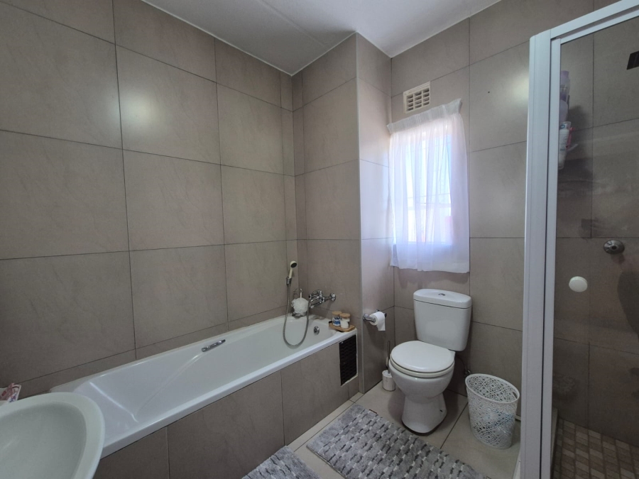 2 Bedroom Property for Sale in Vanderbijlpark SE 2 Gauteng
