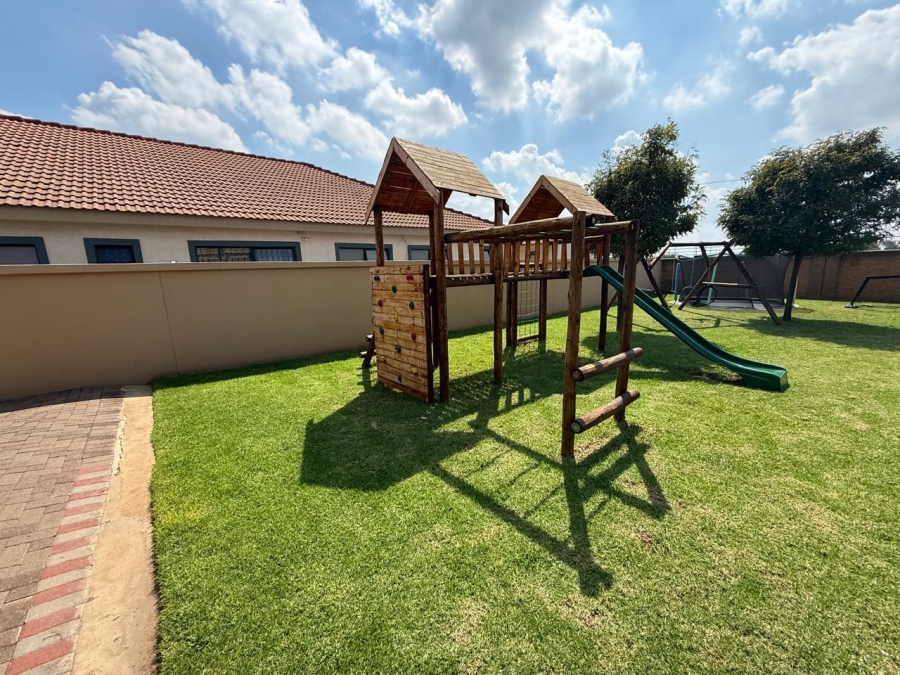 3 Bedroom Property for Sale in Vanderbijlpark SE 8 Gauteng