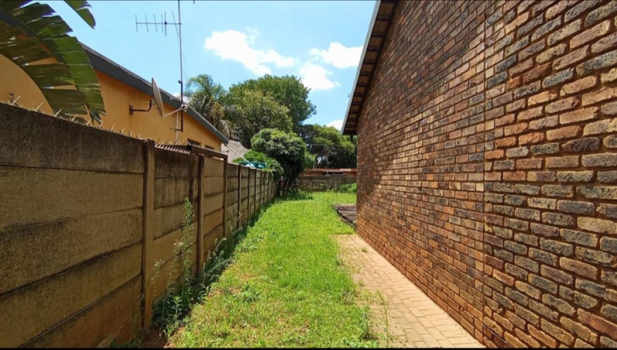 4 Bedroom Property for Sale in Dorandia Gauteng