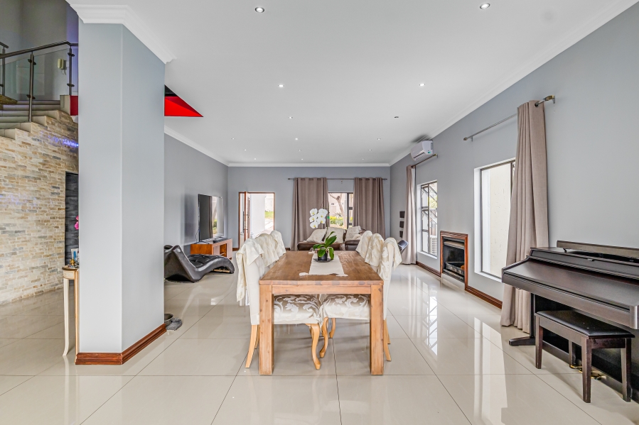 5 Bedroom Property for Sale in Broadacres Gauteng