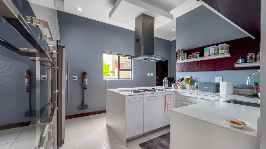 5 Bedroom Property for Sale in Broadacres Gauteng