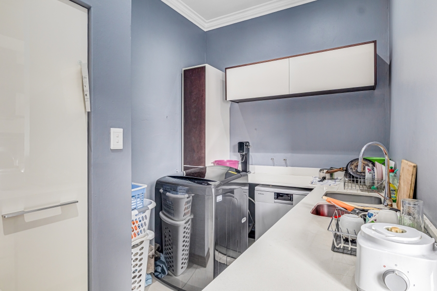 5 Bedroom Property for Sale in Broadacres Gauteng