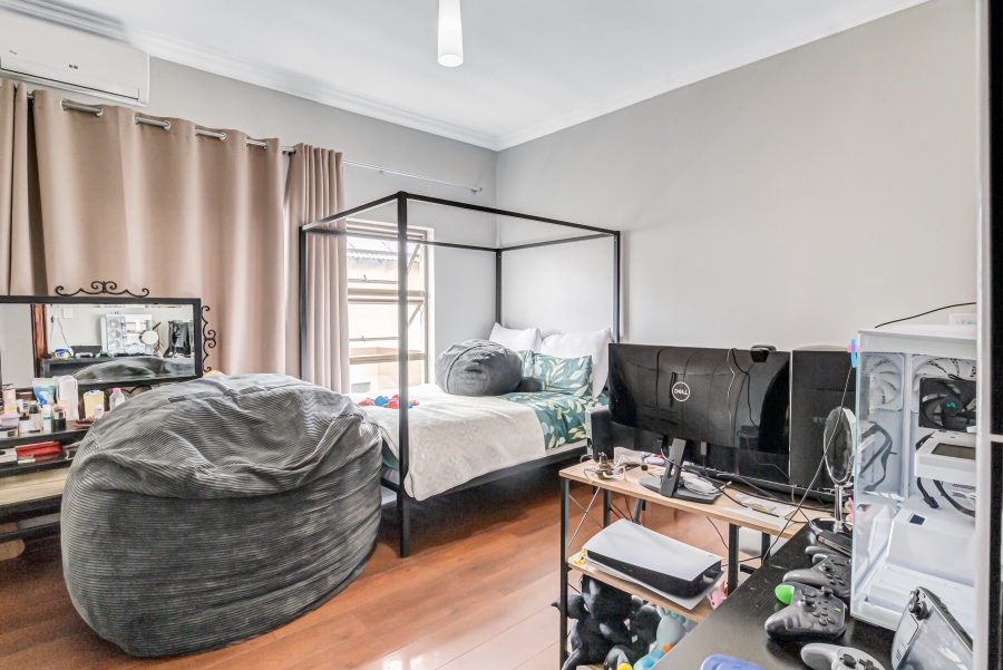 5 Bedroom Property for Sale in Broadacres Gauteng