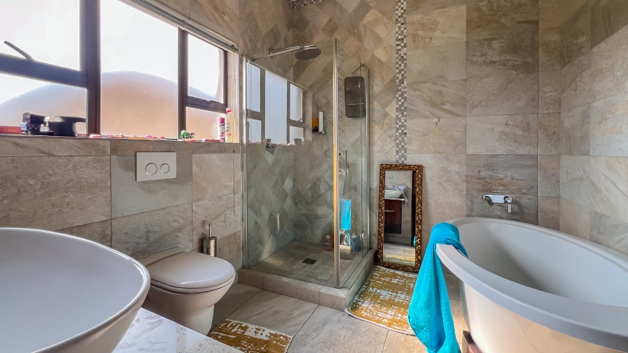 5 Bedroom Property for Sale in Broadacres Gauteng