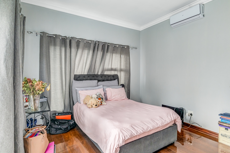 5 Bedroom Property for Sale in Broadacres Gauteng