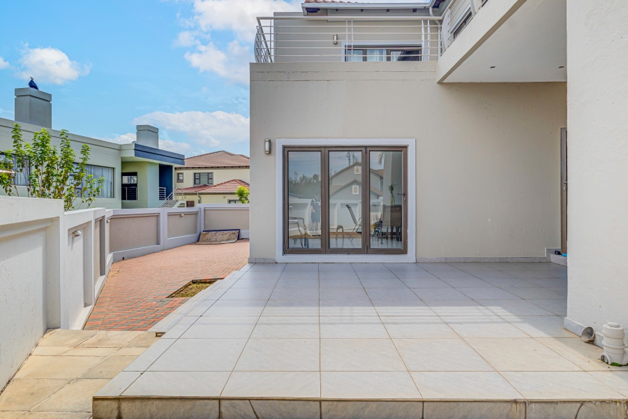 5 Bedroom Property for Sale in Broadacres Gauteng