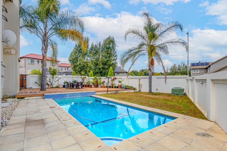 5 Bedroom Property for Sale in Broadacres Gauteng