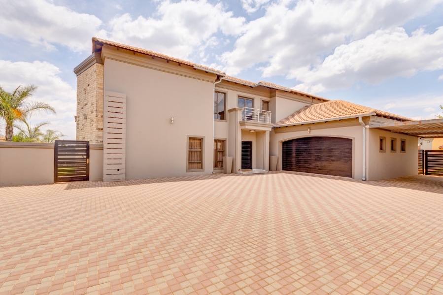 To Let 5 Bedroom Property for Rent in Heuwelsig Estate Gauteng