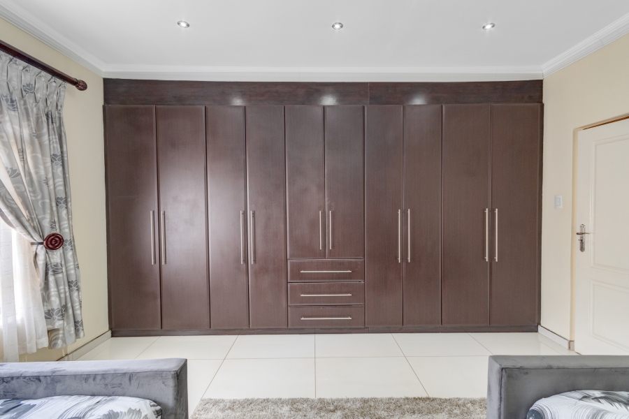 To Let 5 Bedroom Property for Rent in Heuwelsig Estate Gauteng