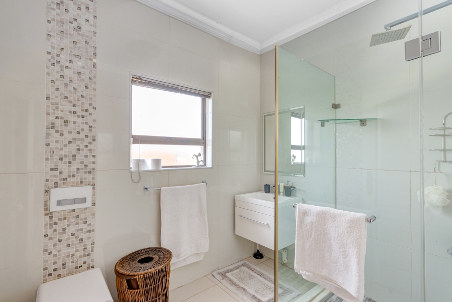 To Let 5 Bedroom Property for Rent in Heuwelsig Estate Gauteng