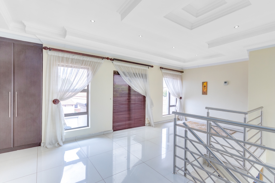 To Let 5 Bedroom Property for Rent in Heuwelsig Estate Gauteng