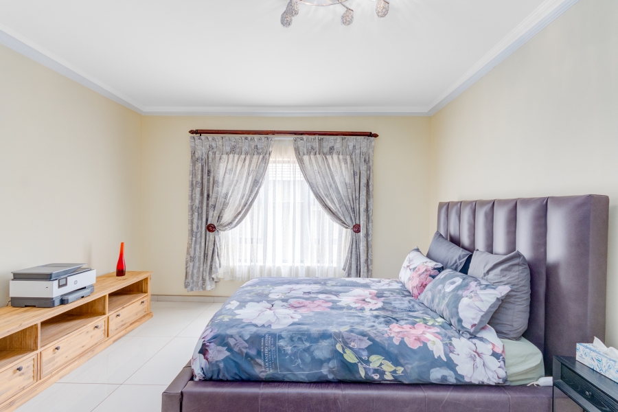 To Let 5 Bedroom Property for Rent in Heuwelsig Estate Gauteng
