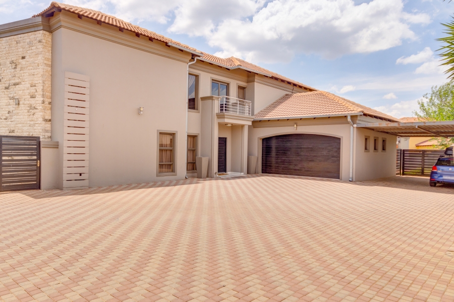 To Let 5 Bedroom Property for Rent in Heuwelsig Estate Gauteng