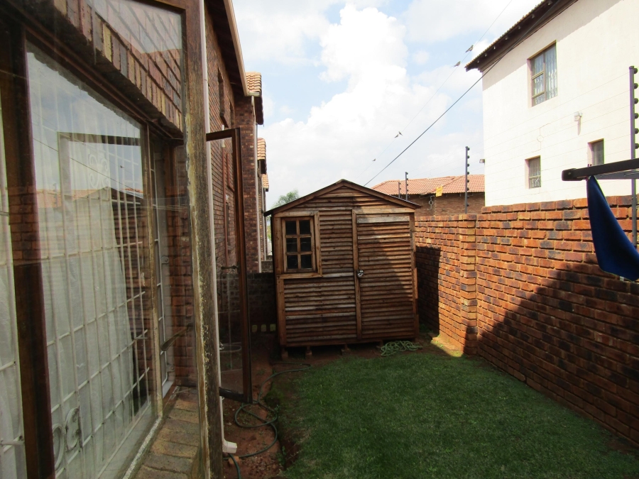 2 Bedroom Property for Sale in Mondeor Gauteng