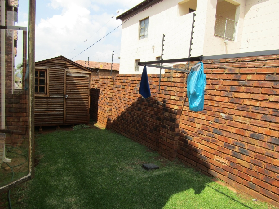 2 Bedroom Property for Sale in Mondeor Gauteng