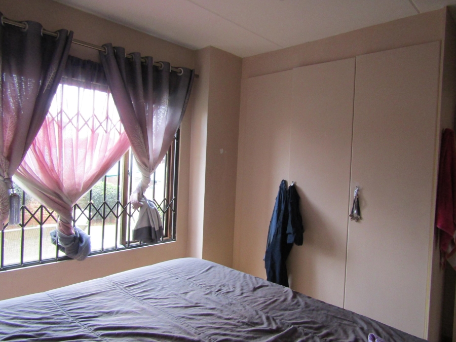 2 Bedroom Property for Sale in Mondeor Gauteng