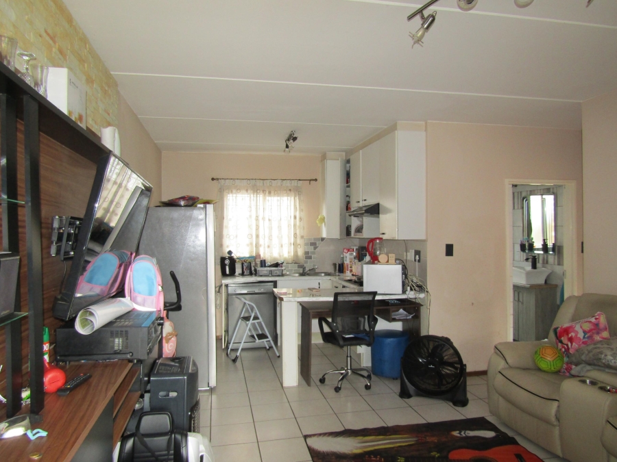 2 Bedroom Property for Sale in Mondeor Gauteng