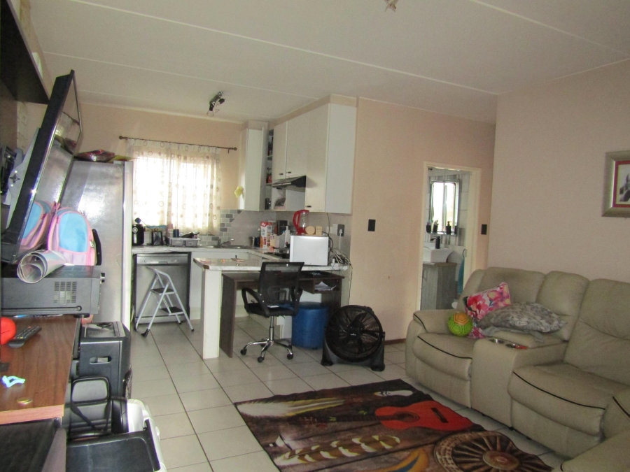 2 Bedroom Property for Sale in Mondeor Gauteng
