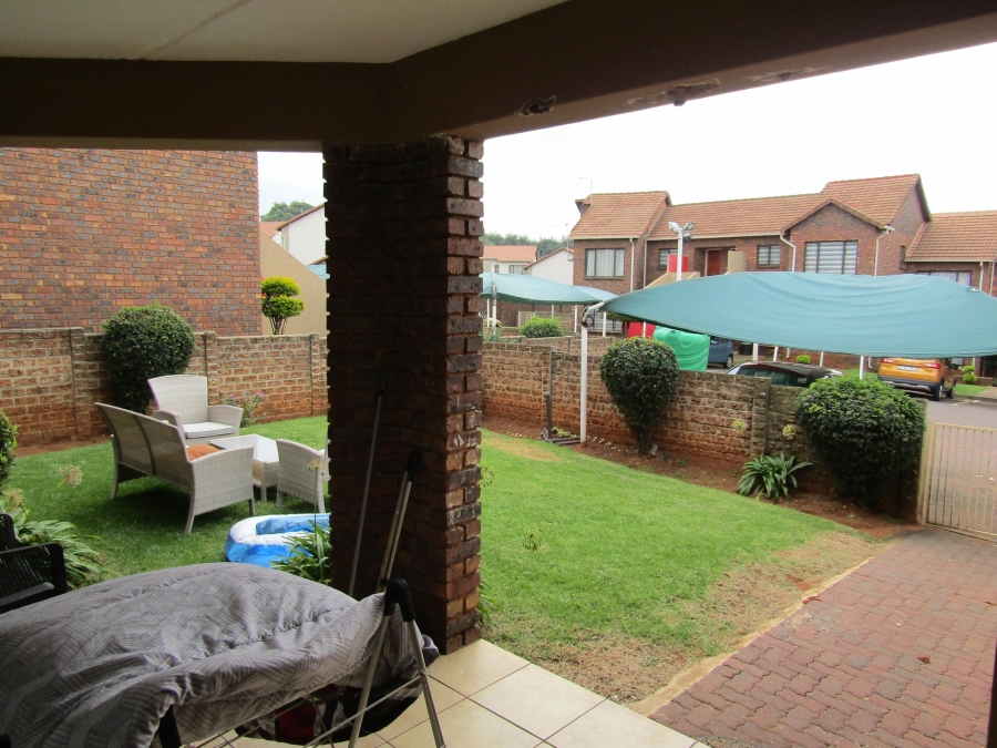 2 Bedroom Property for Sale in Mondeor Gauteng