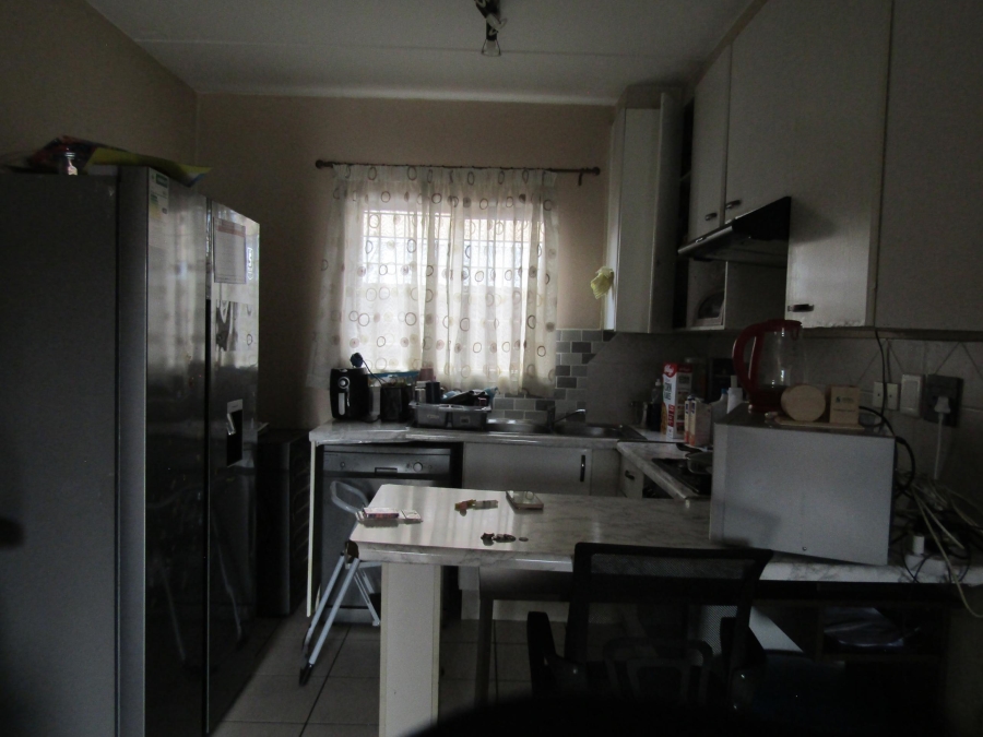 2 Bedroom Property for Sale in Mondeor Gauteng