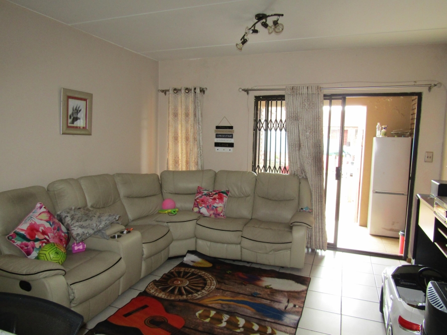 2 Bedroom Property for Sale in Mondeor Gauteng