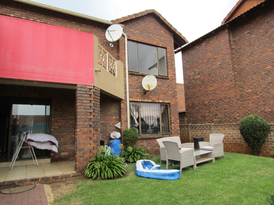 2 Bedroom Property for Sale in Mondeor Gauteng