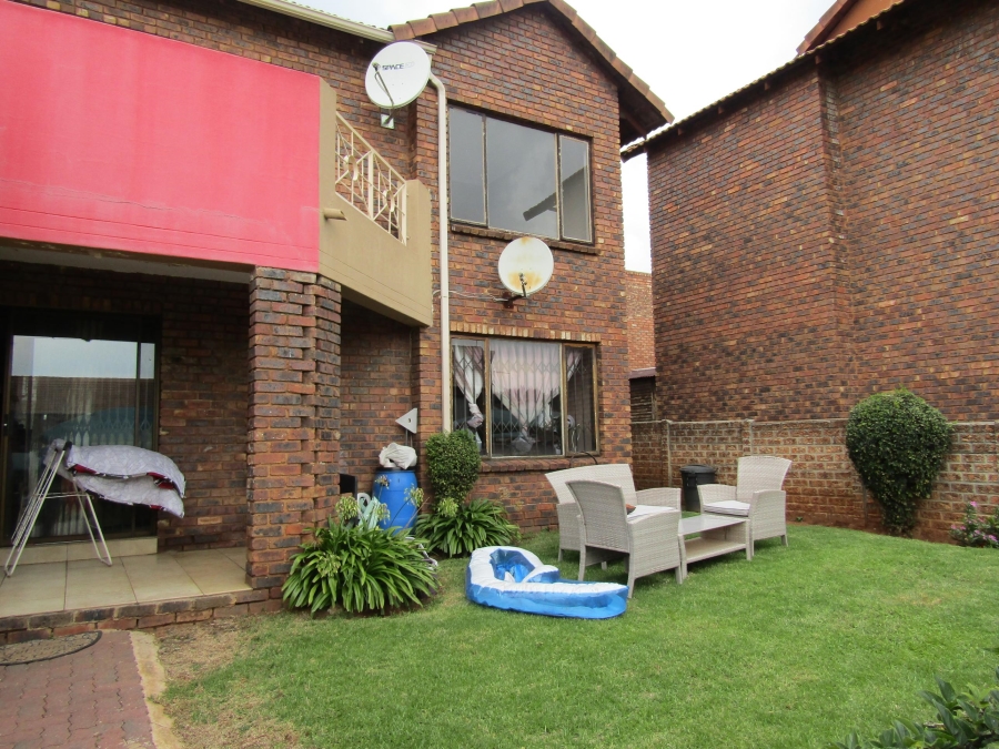 2 Bedroom Property for Sale in Mondeor Gauteng