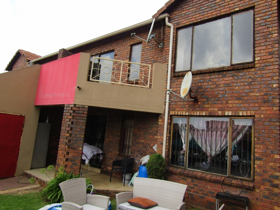 2 Bedroom Property for Sale in Mondeor Gauteng