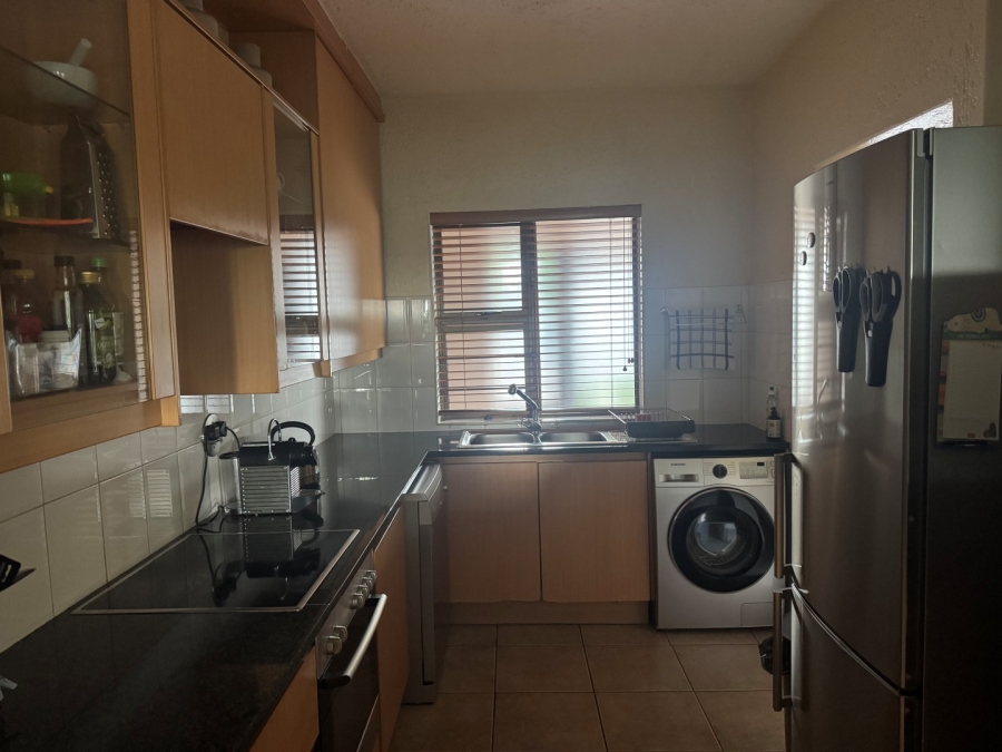 To Let 2 Bedroom Property for Rent in Benmore Gardens Gauteng