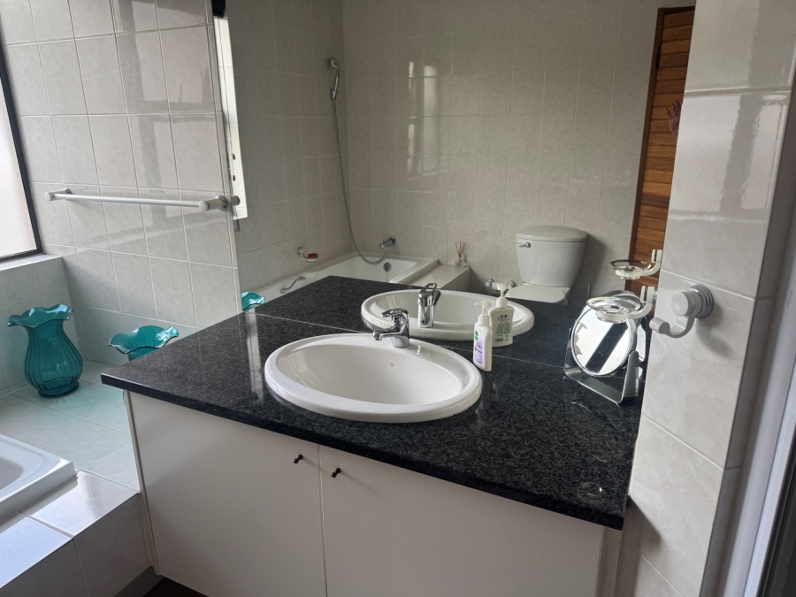 To Let 2 Bedroom Property for Rent in Benmore Gardens Gauteng