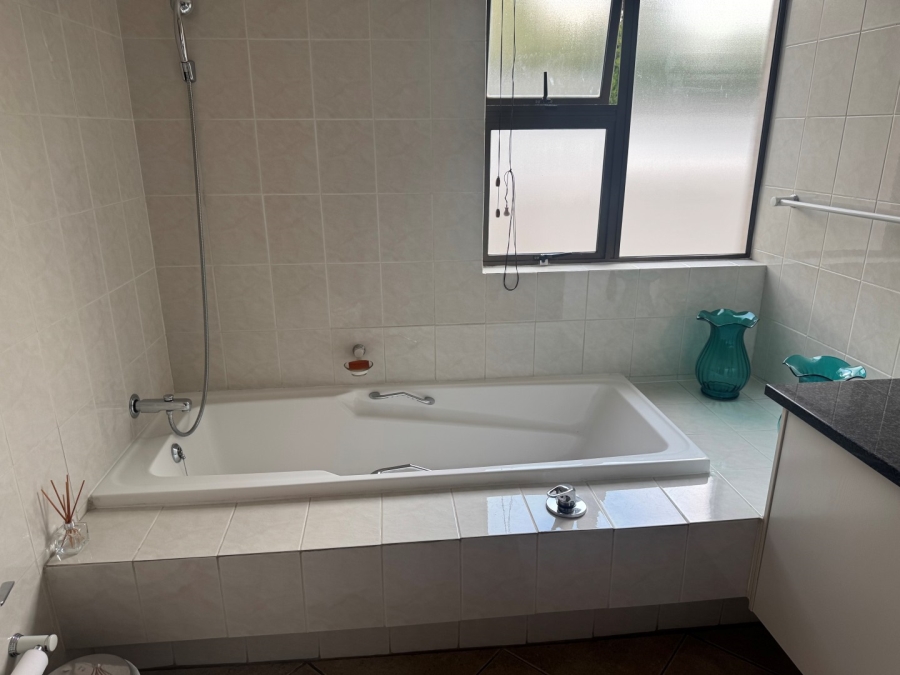 To Let 2 Bedroom Property for Rent in Benmore Gardens Gauteng