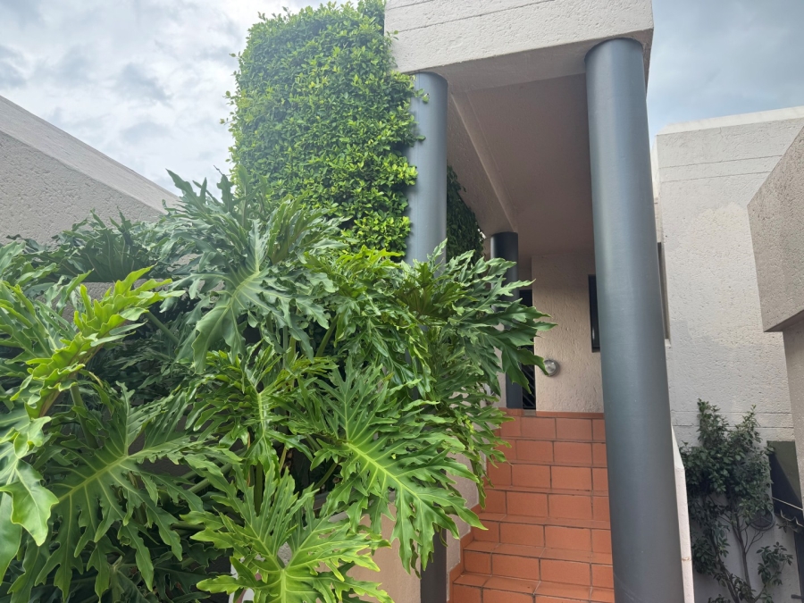 To Let 2 Bedroom Property for Rent in Benmore Gardens Gauteng