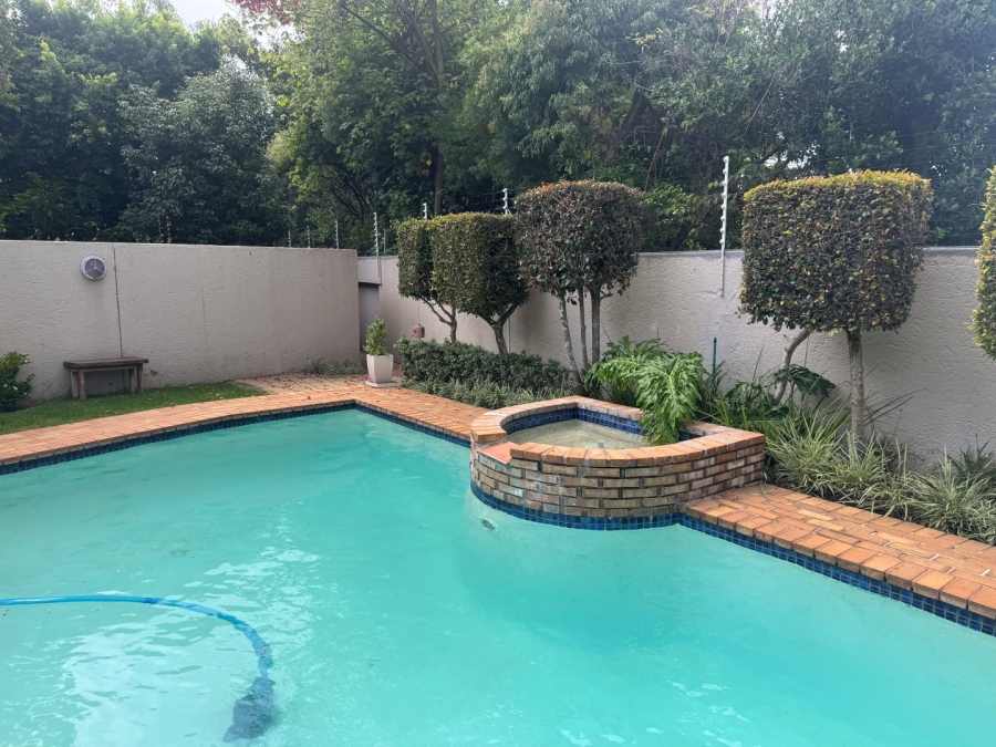 To Let 2 Bedroom Property for Rent in Benmore Gardens Gauteng
