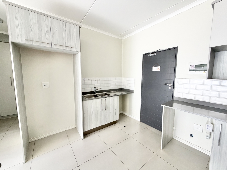 2 Bedroom Property for Sale in Erand Gardens Gauteng