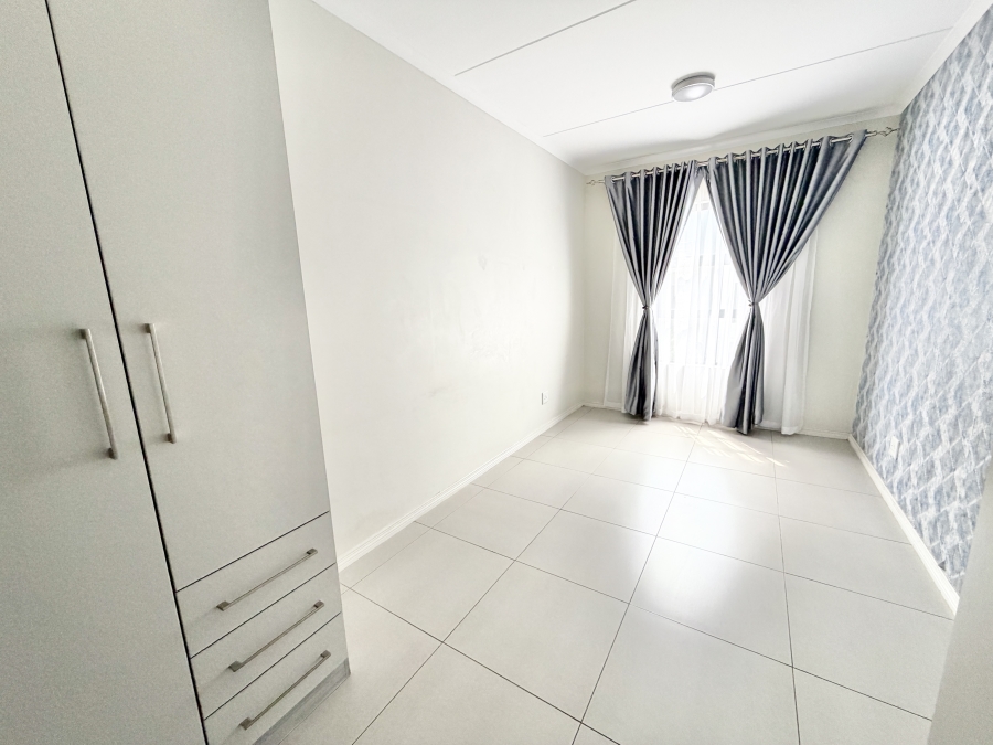 2 Bedroom Property for Sale in Erand Gardens Gauteng