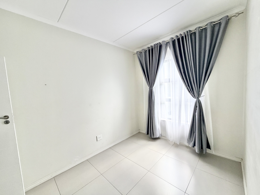 2 Bedroom Property for Sale in Erand Gardens Gauteng