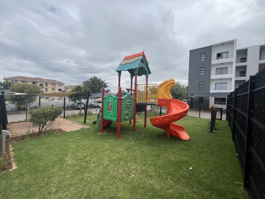 To Let 2 Bedroom Property for Rent in Erand Gardens Gauteng
