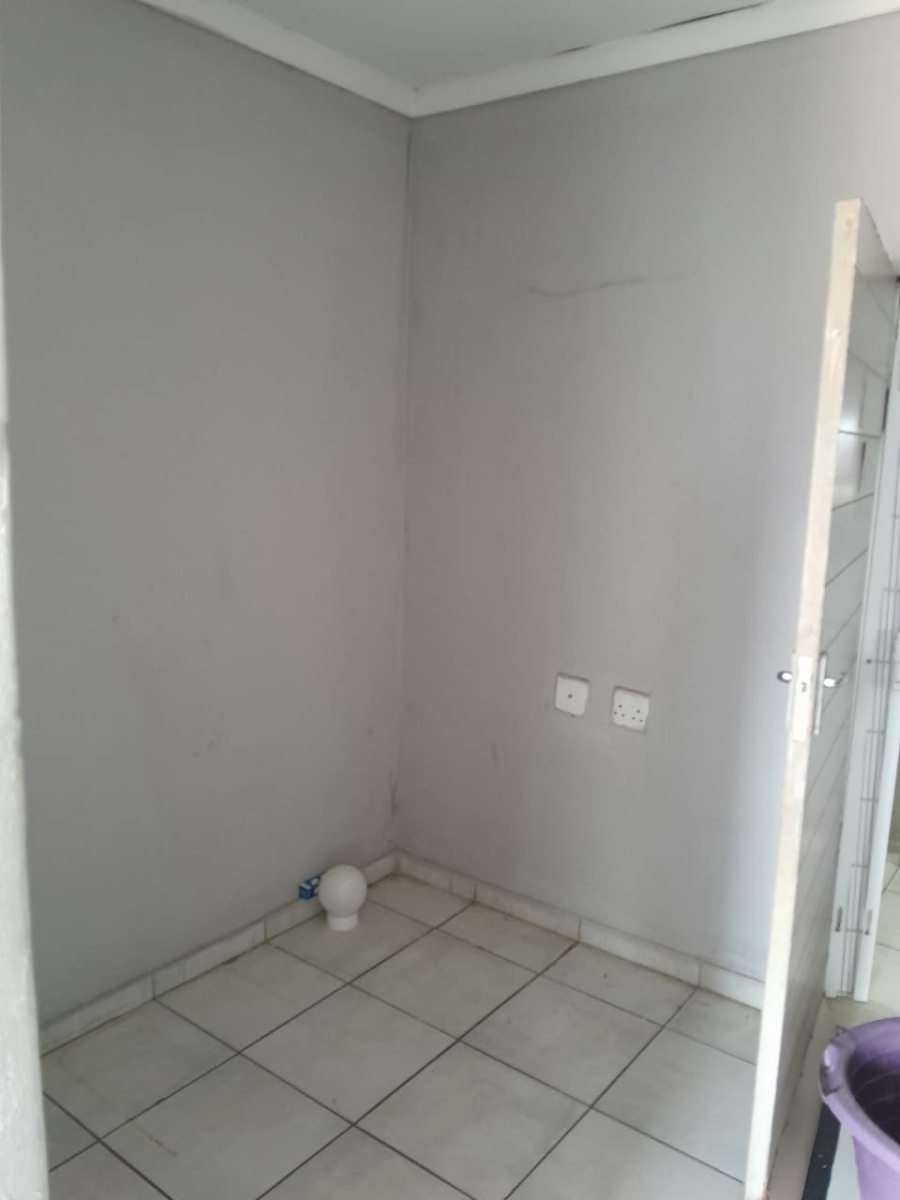 16 Bedroom Property for Sale in Cosmo City Gauteng