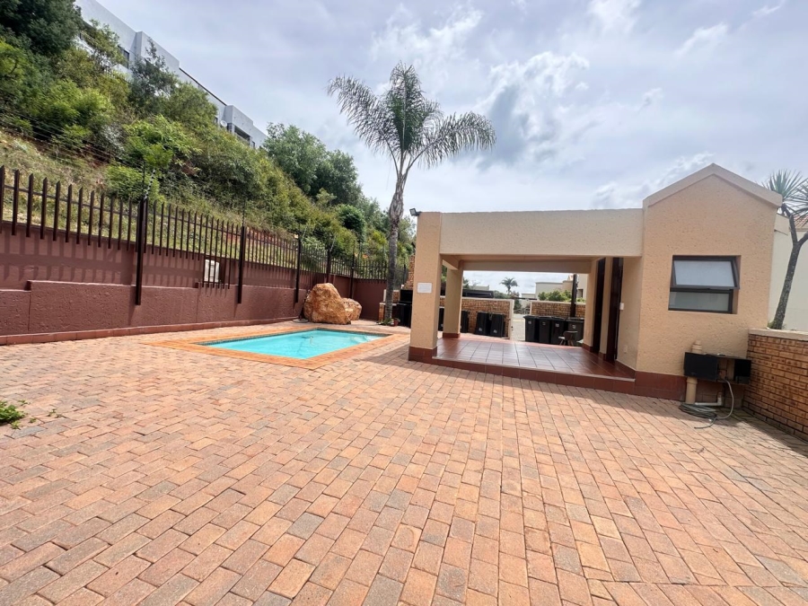 To Let 1 Bedroom Property for Rent in Constantia Kloof Gauteng