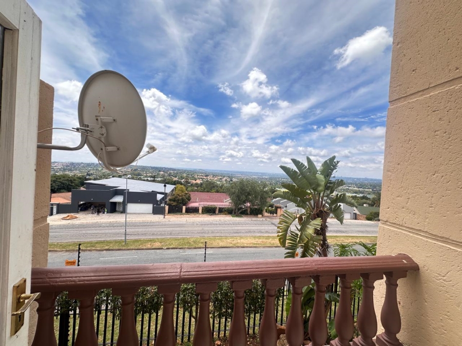 To Let 1 Bedroom Property for Rent in Constantia Kloof Gauteng