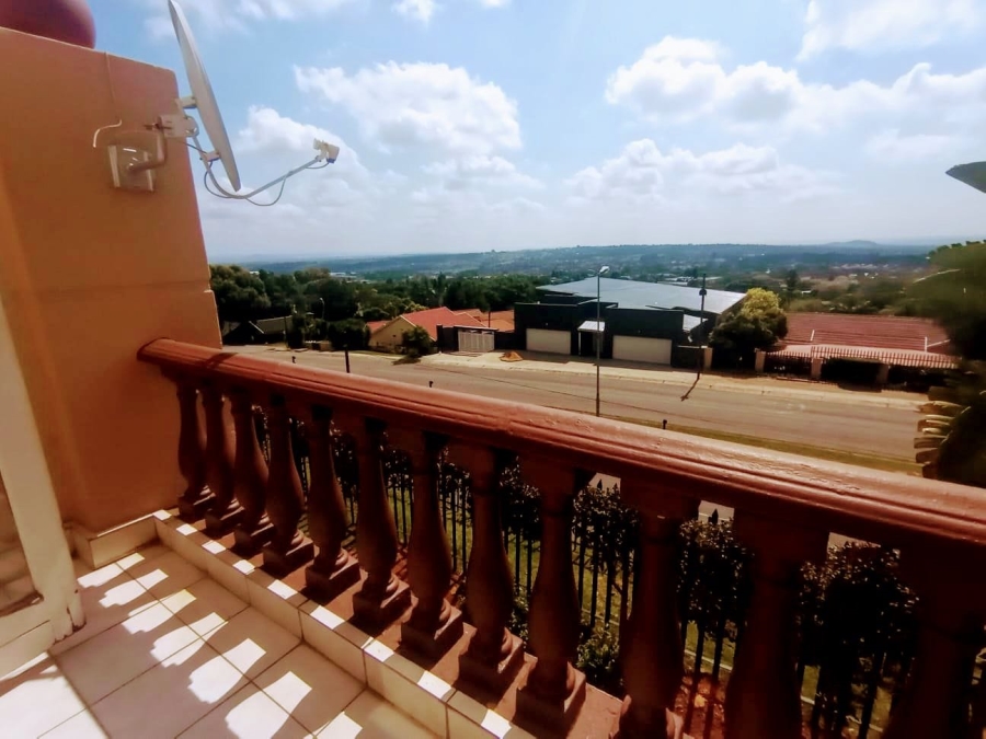 To Let 1 Bedroom Property for Rent in Constantia Kloof Gauteng