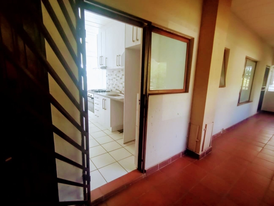 To Let 1 Bedroom Property for Rent in Constantia Kloof Gauteng