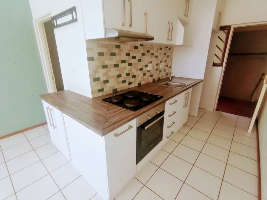 To Let 1 Bedroom Property for Rent in Constantia Kloof Gauteng