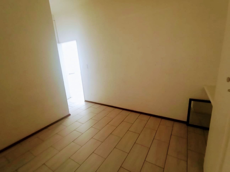 To Let 1 Bedroom Property for Rent in Constantia Kloof Gauteng